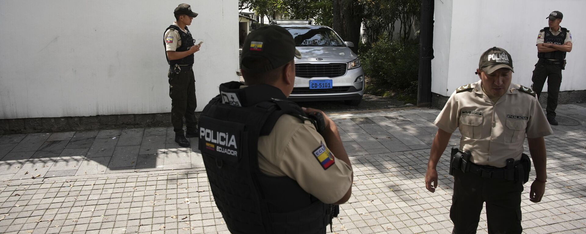 La embajada de México en Ecuador fue asaltada por las fuerzas policiales el 5 de abril de 2024. - Sputnik Mundo, 1920, 10.04.2024