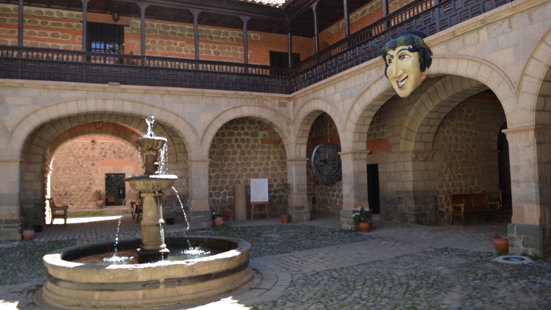 La Casa de Moneda de Potosí, entre un pasado de brillo colonial y un ...