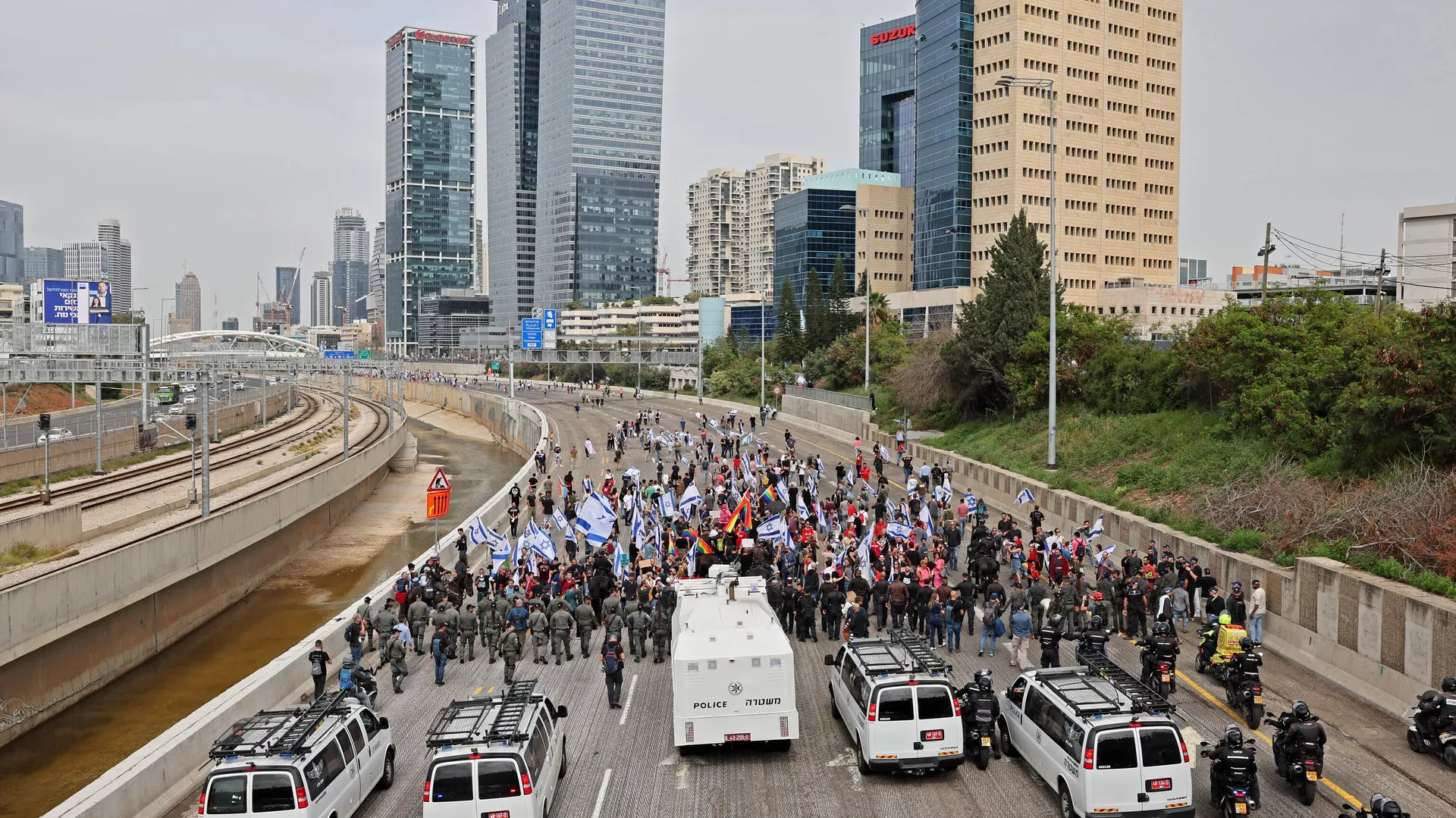 La ciudad israelí de Tel Aviv durante el inicio de una concentración de protesta en marzo de 2023 - Sputnik Mundo, 1920, 12.04.2024