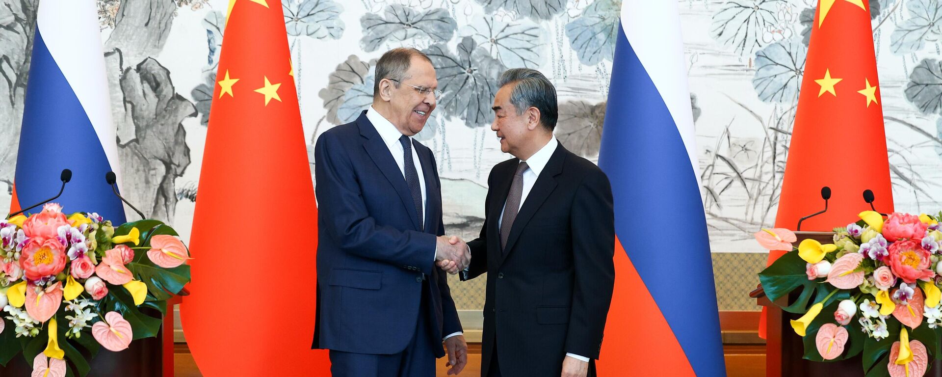 El canciller ruso, Serguéi Lavrov, y el ministro de Exteriores chino, Wang Yi, el 9 de abril, 2024 - Sputnik Mundo, 1920, 13.04.2024