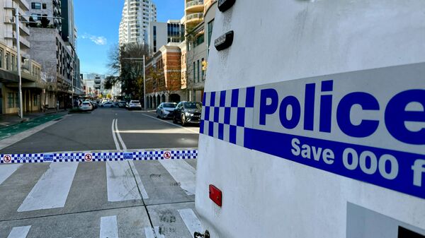 La Policía bloquea una calle en Bondi Junction, un barrio del este de Sídney, Australia, tras un tiroteo. - Sputnik Mundo