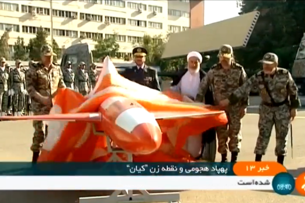 Presentación de la plataforma de aviones no tripulados Kian de Irán, imagen de la televisión iraní - Sputnik Mundo