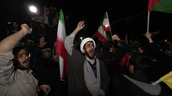 Manifestantes apoyando a Irán - Sputnik Mundo