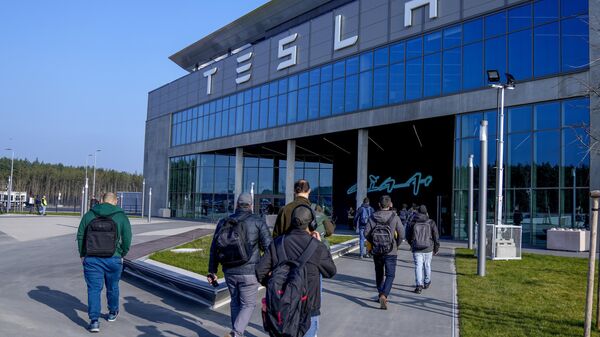 La Gigafábrica de autos eléctricos de Tesla en Gruenheide, cerca de Berlín, Alemania  - Sputnik Mundo