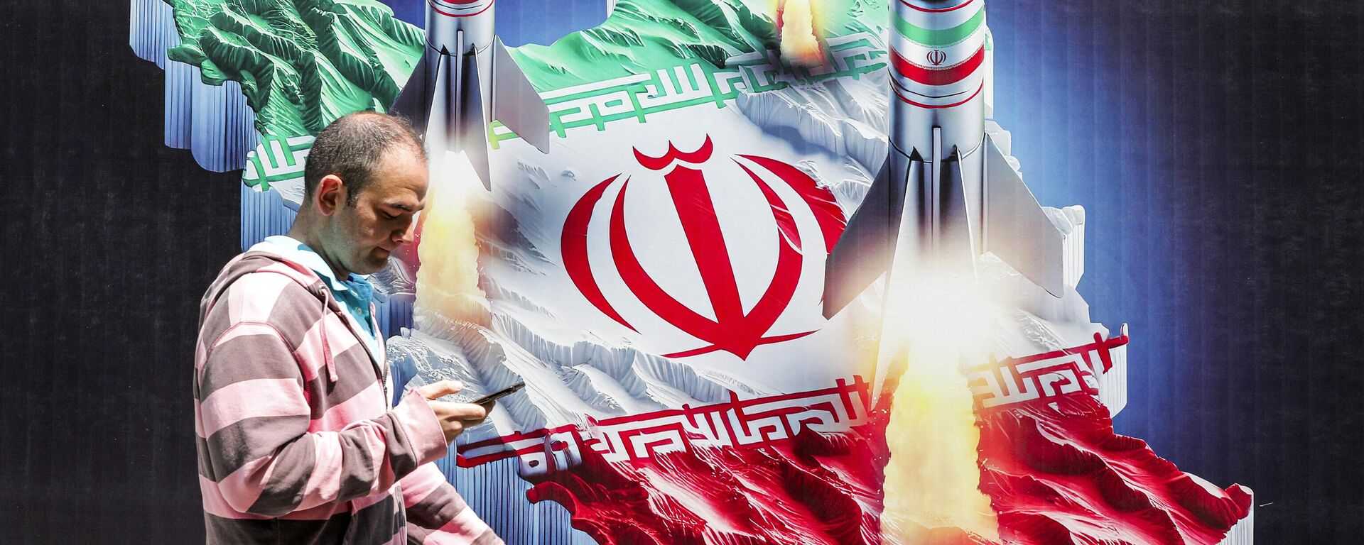 Anuncio en Irán representando el lanzamiento de misiles - Sputnik Mundo, 1920, 16.04.2024