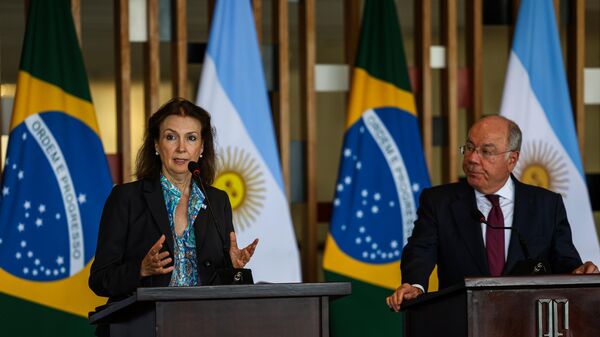 Reunión entre el ministro de Exteriores de Brasil, Mauro Vieira, y la ministra de Exteriores, Comercio Internacional y Culto de Argentina, Diana Mondino, Brasilia, 15 de abril de 2024 - Sputnik Mundo
