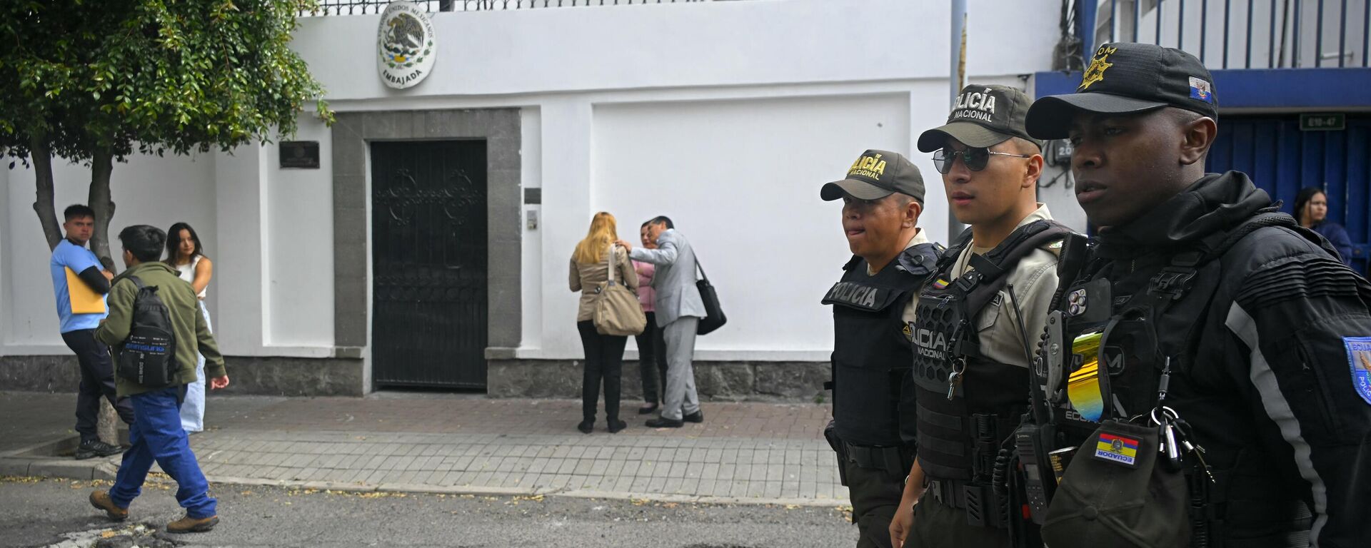 La policía de Ecuador irrumpió en la embajada de México en Quito el 5 de abril de 2024. - Sputnik Mundo, 1920, 16.04.2024