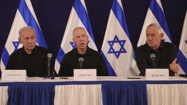 Benjamin Netanyahu, Yoav Gallant y Benny Gantz  - Sputnik Mundo