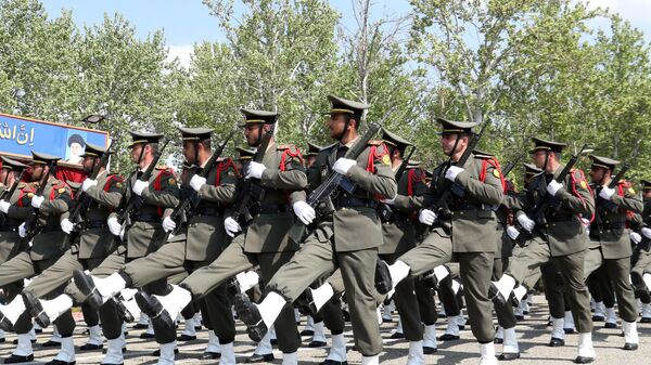 Desfile militar que marca el día anual del Ejército en Teherán, Irán - Sputnik Mundo