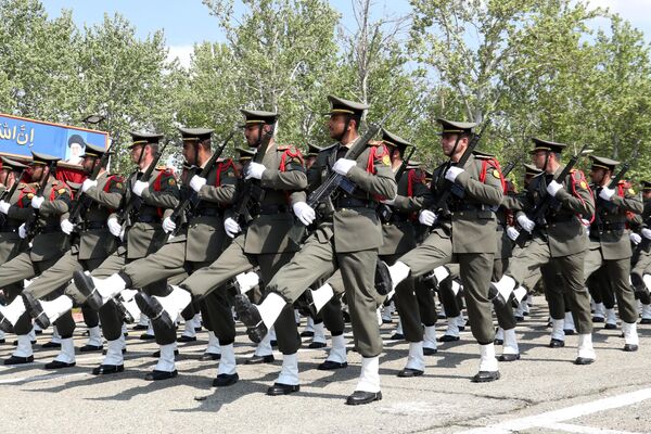El primer Día del Ejército en la república se instauró dos meses después de la Revolución Islámica de 1979, por orden del líder supremo del país, el ayatolá Ruholá Jomeiní. - Sputnik Mundo