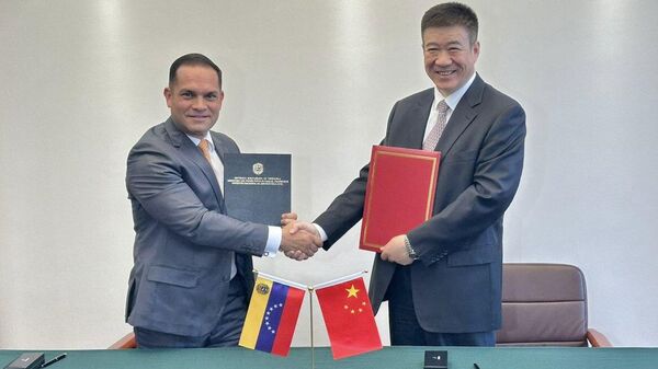 Autoridades de Venezuela y China formalizaron los protocolos para el comienzo de los vuelos comerciales entre ambas naciones. - Sputnik Mundo