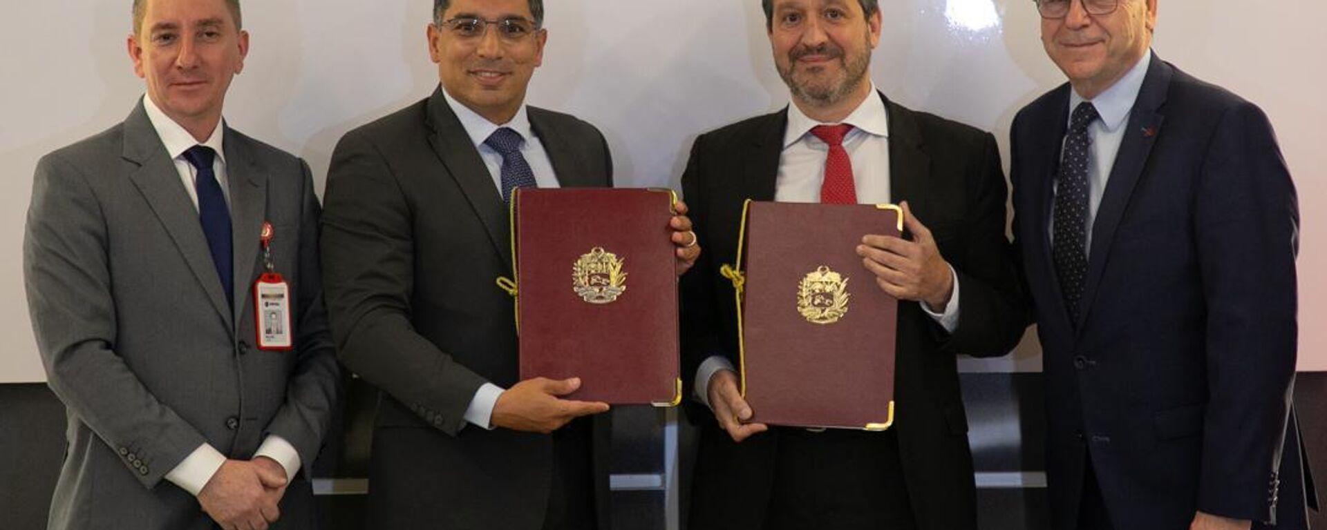 Petróleos de Venezuela y española Repsol firman acuerdo para extensión de empresa mixta  - Sputnik Mundo, 1920, 18.04.2024