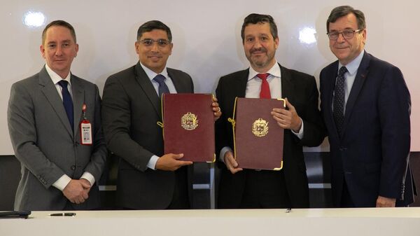 Petróleos de Venezuela y española Repsol firman acuerdo para extensión de empresa mixta  - Sputnik Mundo