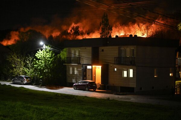 Los incendios arrasan los bosques cercanos a Pristina, la capital de Kosovo. - Sputnik Mundo