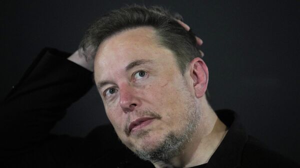 Elon Musk, CEO de Tesla, aparece en un evento con el primer ministro británico en Londres, el 1 de noviembre de 2019  - Sputnik Mundo