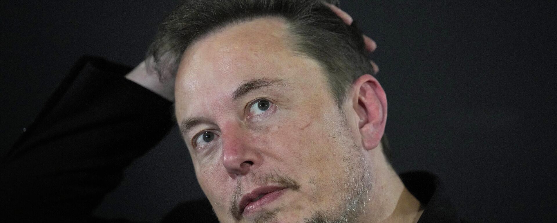 Elon Musk, CEO de Tesla, aparece en un evento con el primer ministro británico en Londres, el 1 de noviembre de 2019  - Sputnik Mundo, 1920, 21.04.2024