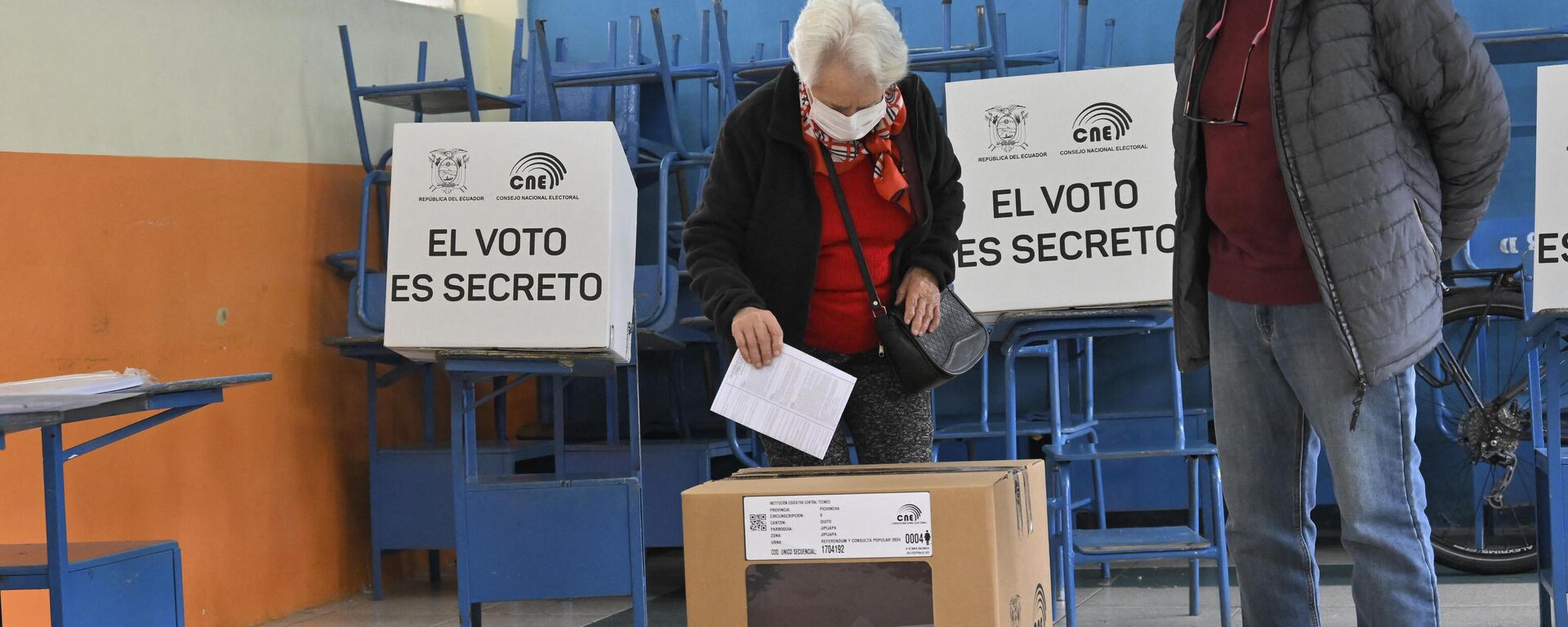 Cierran las urnas en Ecuador e inicia el conteo de votos de la consulta - Sputnik Mundo, 1920, 23.04.2024