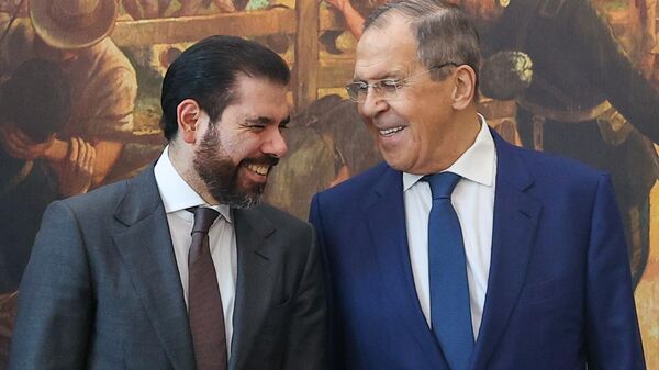 El ministro de Exteriores de Rusia, Serguéi Lavrov, con el asesor presidencial nicaragüense para el desarrollo de las relaciones con Rusia, Laureano Ortega Murillo - Sputnik Mundo