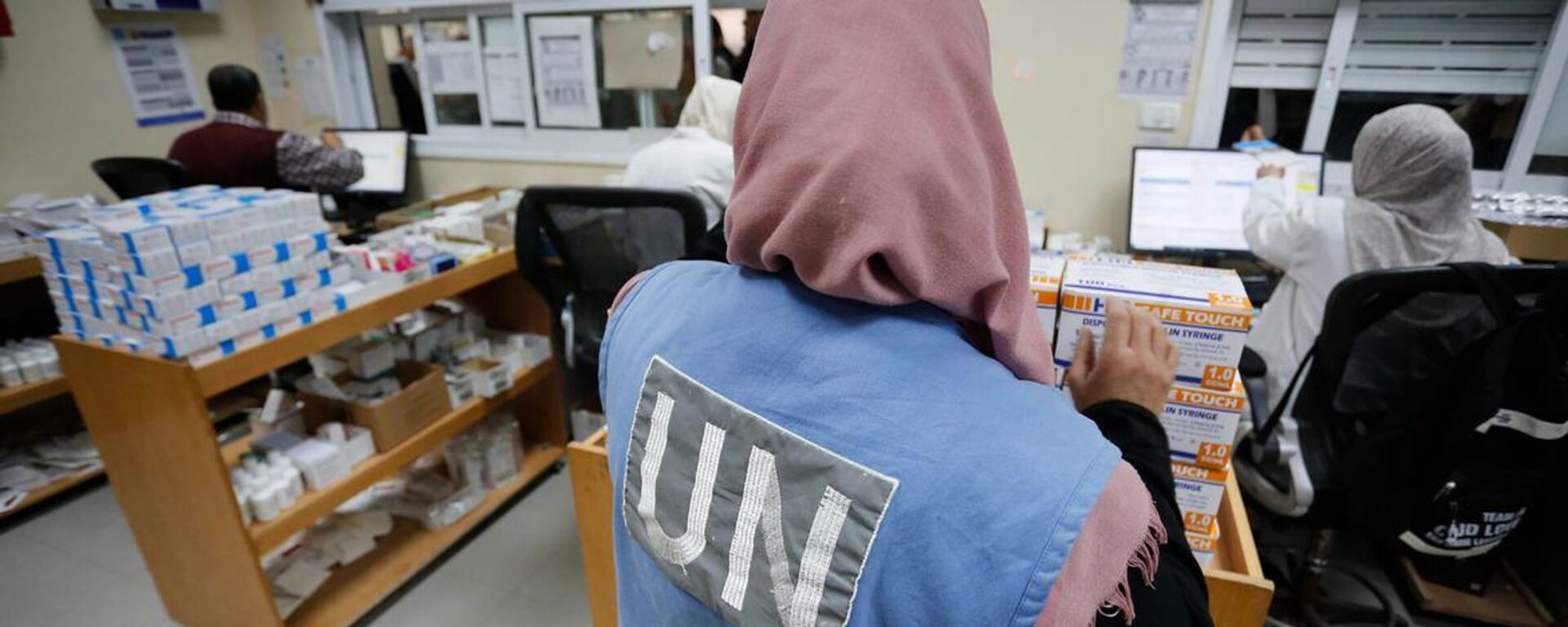 Los equipos de UNRWA continúan proporcionando atención médica en ocho centros de salud operativos y refugios en Gaza - Sputnik Mundo, 1920, 22.04.2024