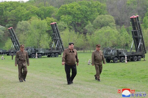 El mandatario norcoreano dirigió el simulacro y estuvo acompañado por altos funcionarios del país. - Sputnik Mundo