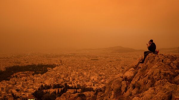 La concentración del polvo africano en el aire de Atenas - Sputnik Mundo