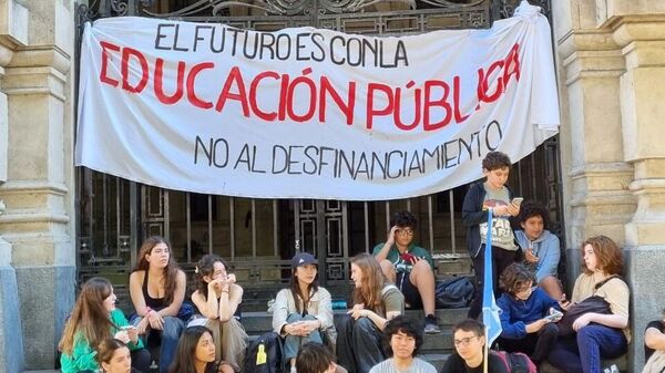 Las manifestaciones en Argentina se dieron después de que se recortara el presupuesto a las universidades públicas. - Sputnik Mundo