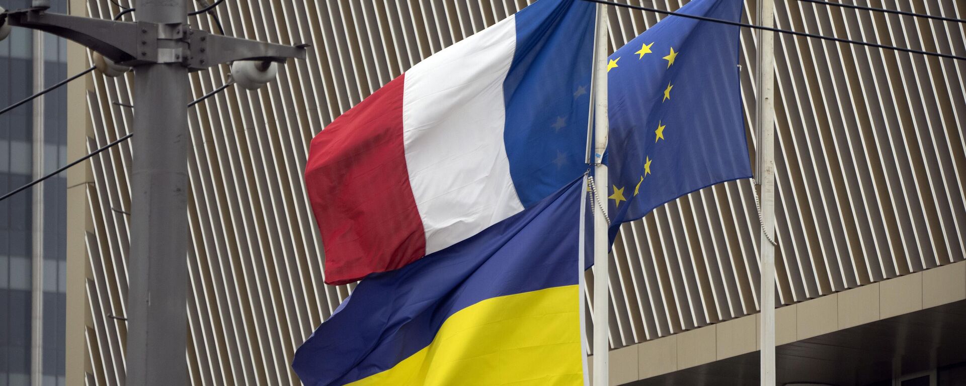 Banderas de Francia, Ucrania y la Unión Europea - Sputnik Mundo, 1920, 26.04.2024