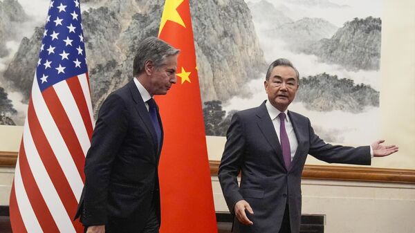 El secretario de Estado de Estados Unidos, Antony Blinken, y el ministro de Exteriores chino, Wang Yi - Sputnik Mundo
