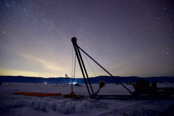 El cielo nocturno en el lago de Baikal - Sputnik Mundo