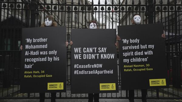 Manifestantes del movimiento global Amnistía Internacional organizan una vigilia silenciosa en solidaridad con los civiles palestinos de Rafah en Londres - Sputnik Mundo