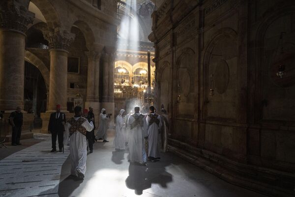 El servicio religioso del Domingo de Ramos en la iglesia del Santo Sepulcro, Jerusalén. - Sputnik Mundo