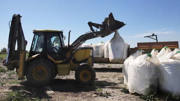 Transporte de sacos con fertilizantes nitrogenados en Daguestán, Rusia  - Sputnik Mundo