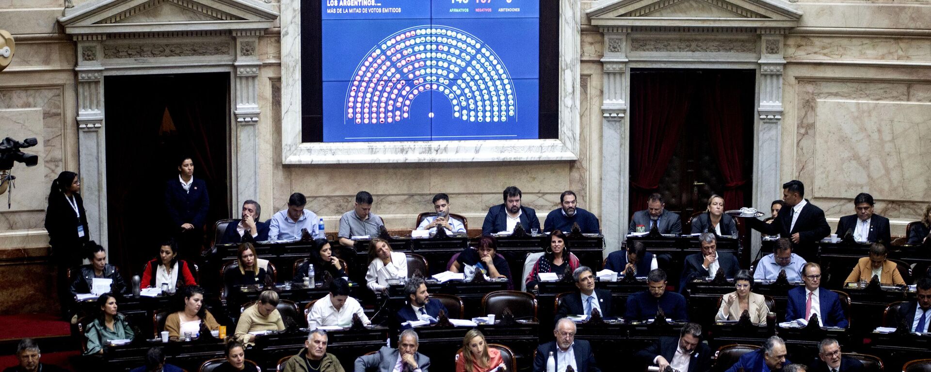 La Cámara de Diputados de Argentina durante la aprobación de la ley ómnibus del Gobierno de Javier Milei - Sputnik Mundo, 1920, 30.04.2024