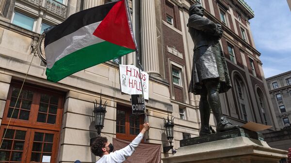 Estudiantes en favor de Palestina toman el Hamilton Hall de la Universidad de Columbia - Sputnik Mundo