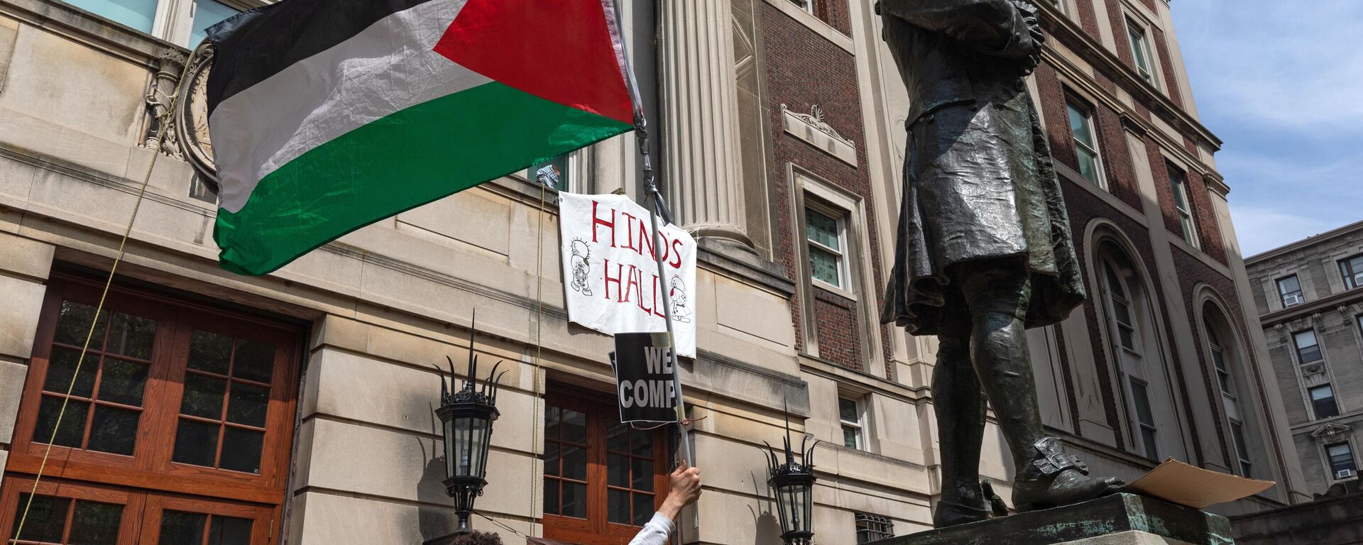 Estudiantes en favor de Palestina toman el Hamilton Hall de la Universidad de Columbia - Sputnik Mundo, 1920, 01.05.2024