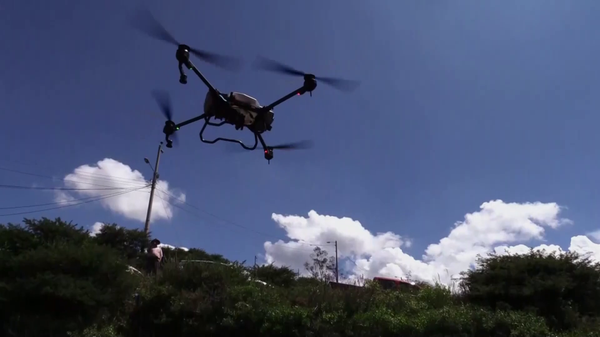 El dron que repara la vegetación destruida por los incendios: ¡1.500 árboles en 15 minutos! - Sputnik Mundo