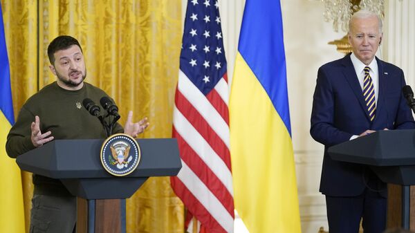 El presidente de Ucrania, Volodímir Zelenski, y su homólogo de EEUU, Joe Biden - Sputnik Mundo