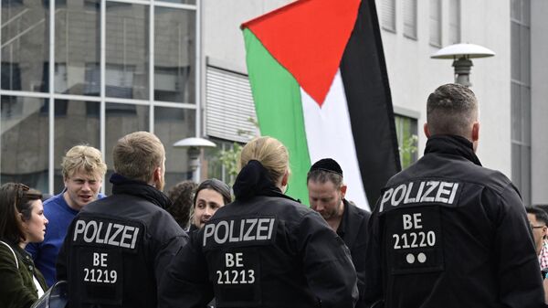 Una manifestación en Berlín a favor de Palestina - Sputnik Mundo