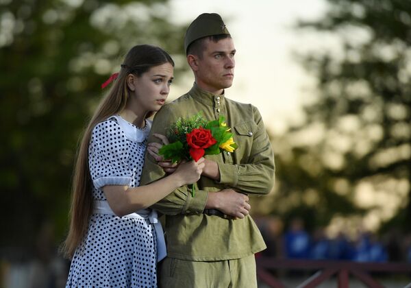 Además, durante este acto conmemorativo contaron las historias de los habitantes de Crimea asesinados por los invasores nazis. - Sputnik Mundo