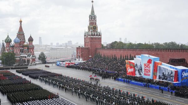 El desfile militar dedicado al 79.° aniversario del Día de la Victoria sobre la Alemania nazi en la Segunda Guerra Mundial - Sputnik Mundo