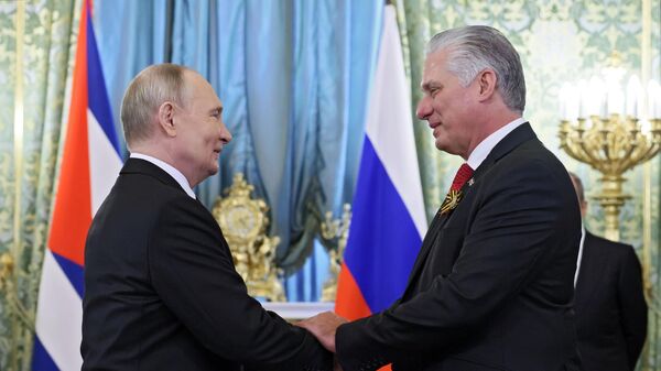 El presidente Rusia, Vladímir Putin, y su homólogo de Cuba, Miguel Díaz-Canel - Sputnik Mundo