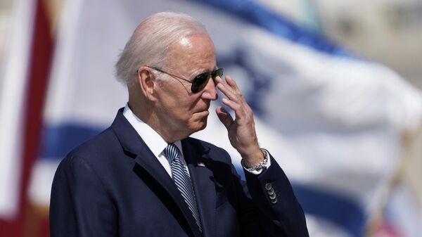 El presidente estadounidense, Joe Biden, en el aeropuerto internacional Ben Gurion, Israel - Sputnik Mundo