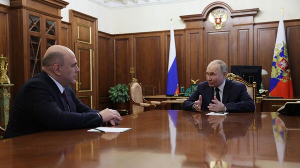El primer ministro en funciones, Mijaíl Mishustin, y el presidente de Rusia, Vladímir Putin - Sputnik Mundo