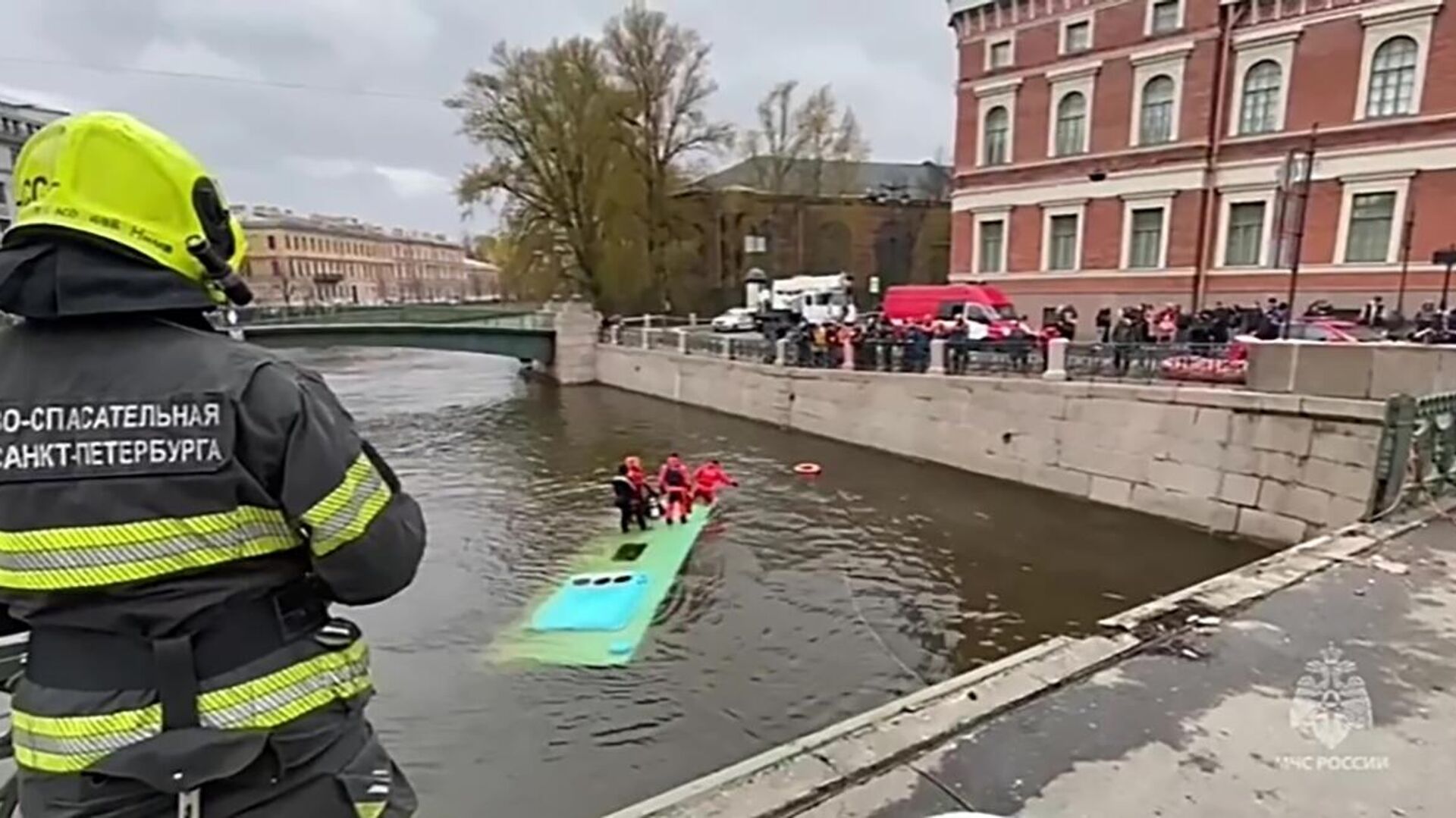 Varios muertos por la caída de un autobús a un río de San Petersburgo |  Video - 10.05.2024, Sputnik Mundo