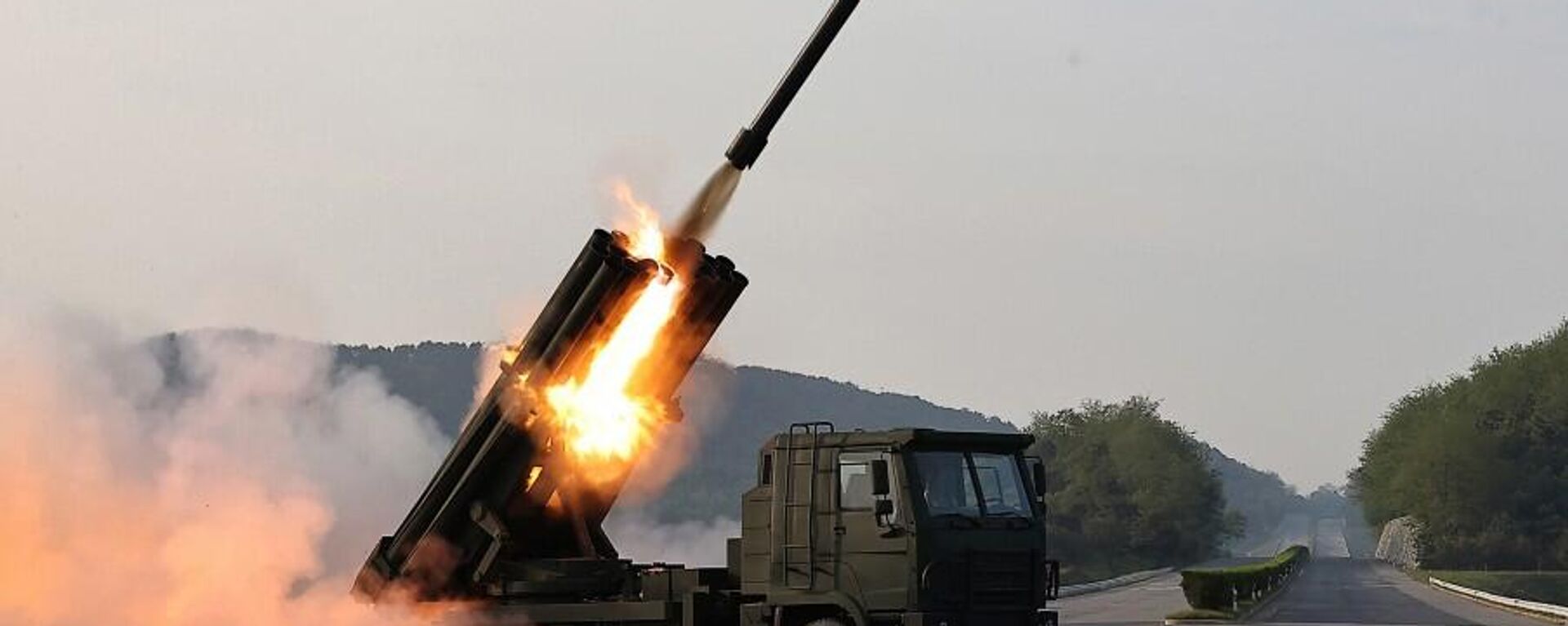 Corea del Norte prueba nuevos proyectiles para sistemas lanzacohetes múltiple de 240 mm - Sputnik Mundo, 1920, 11.05.2024