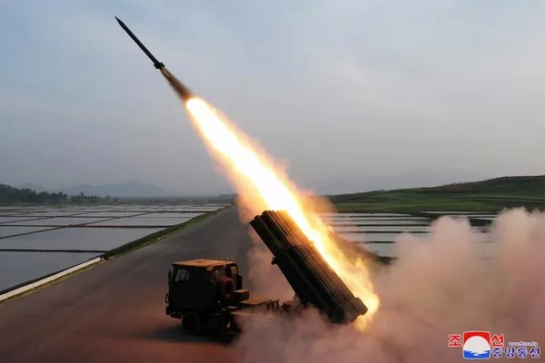 Corea del Norte prueba nuevos proyectiles para sistemas lanzacohetes múltiple de 240 mm - Sputnik Mundo