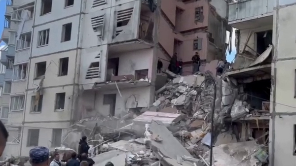 Un bombardeo ucraniano destruye parcialmente un edificio residencial en la ciudad rusa de Bélgorod - Sputnik Mundo