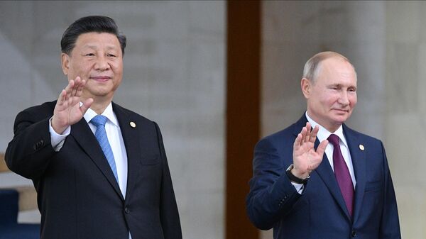 El mandatario chino, Xi Jinping, y el mandatario ruso, Vladímir Putin, el 14 de noviembre de 2014  - Sputnik Mundo