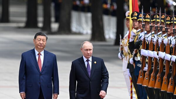 El presidente chino, Xi Jinping, y su homólogo ruso, Vladímir Putin - Sputnik Mundo
