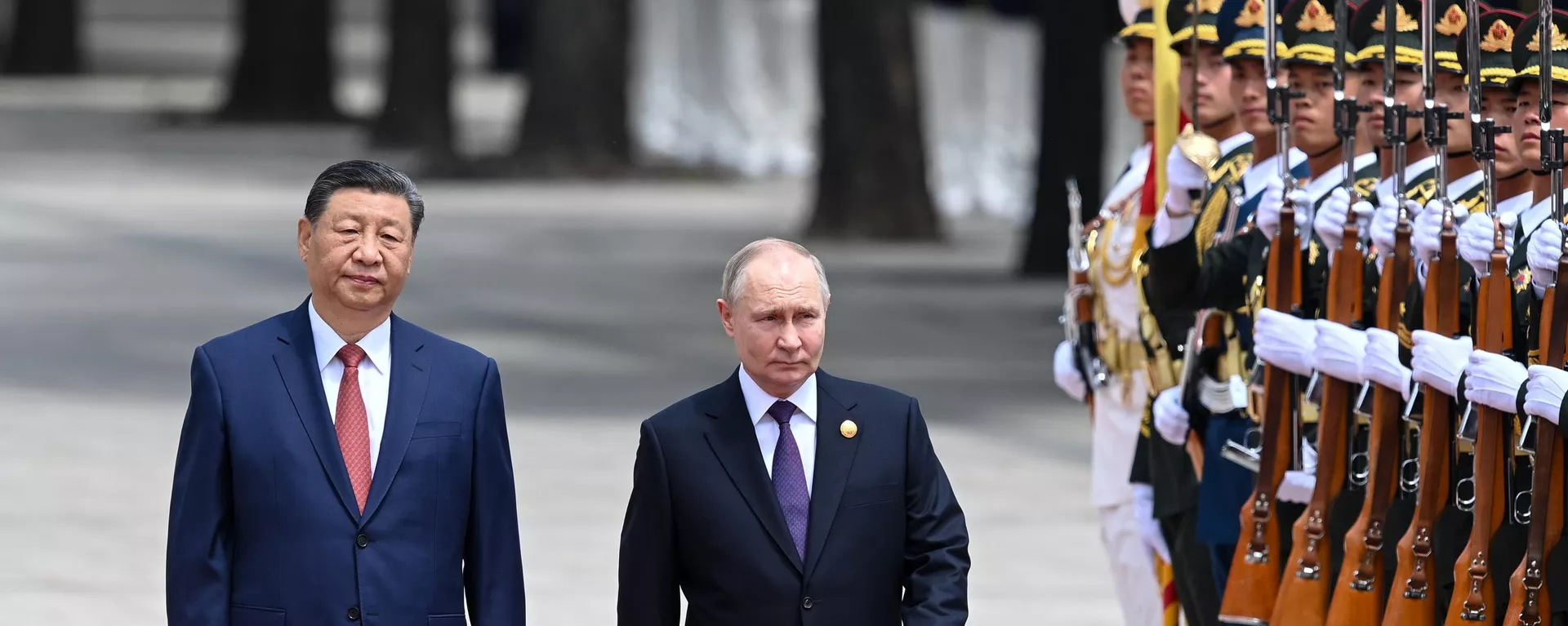 El presidente chino, Xi Jinping, y su homólogo ruso, Vladímir Putin - Sputnik Mundo, 1920, 16.05.2024